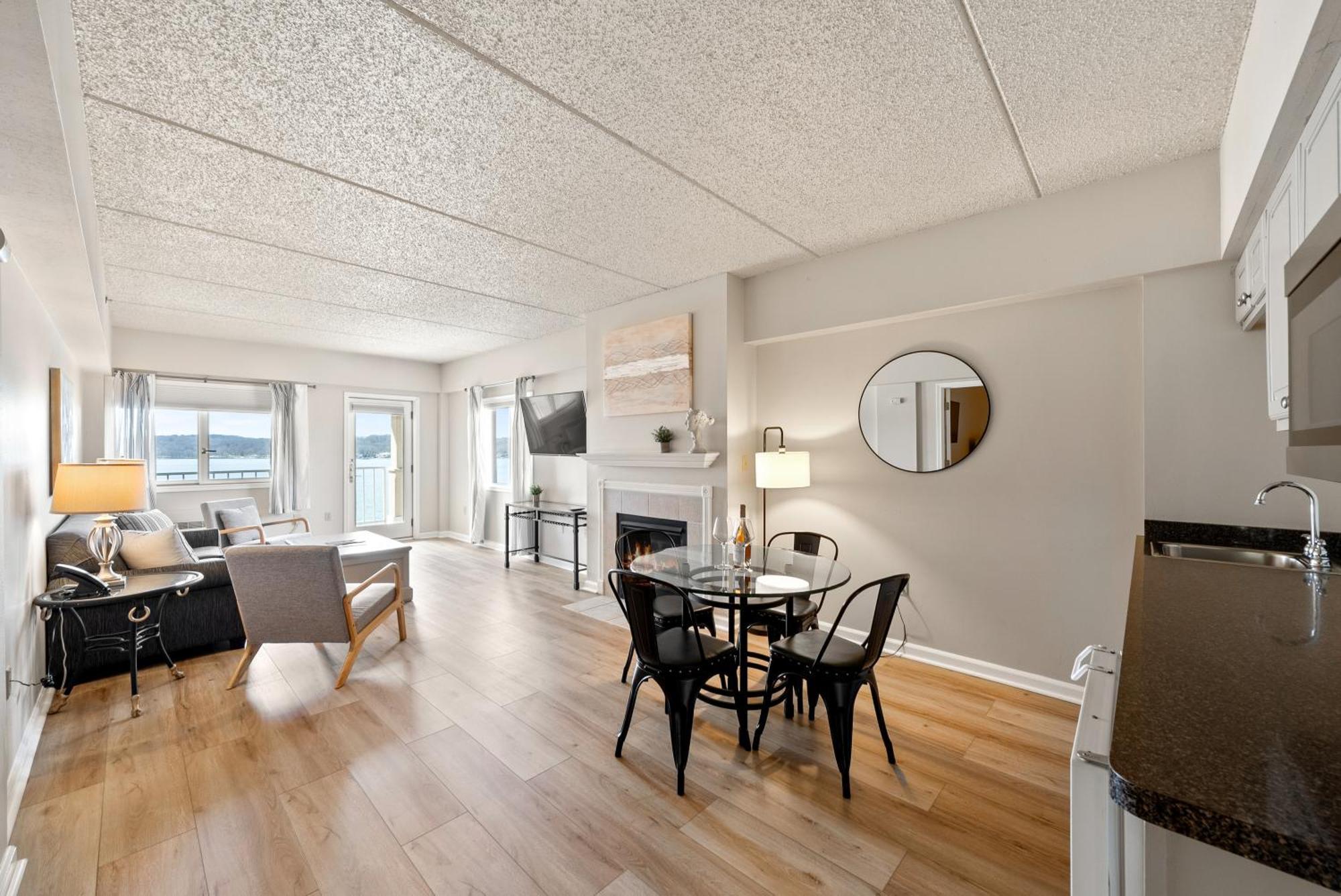 Bella Vista Suites Lake Geneva Esterno foto