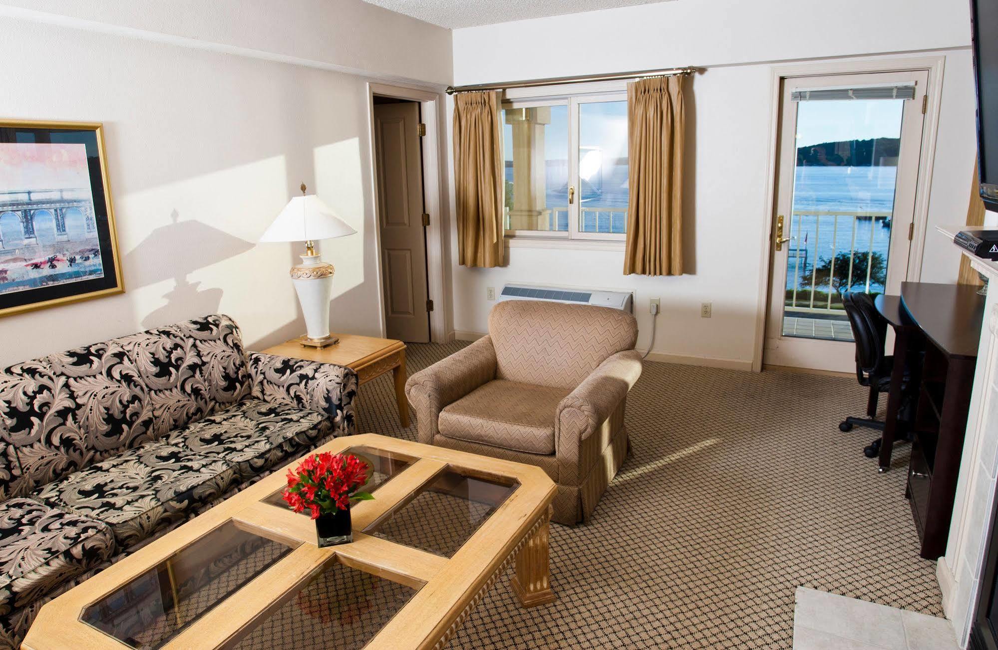 Bella Vista Suites Lake Geneva Esterno foto